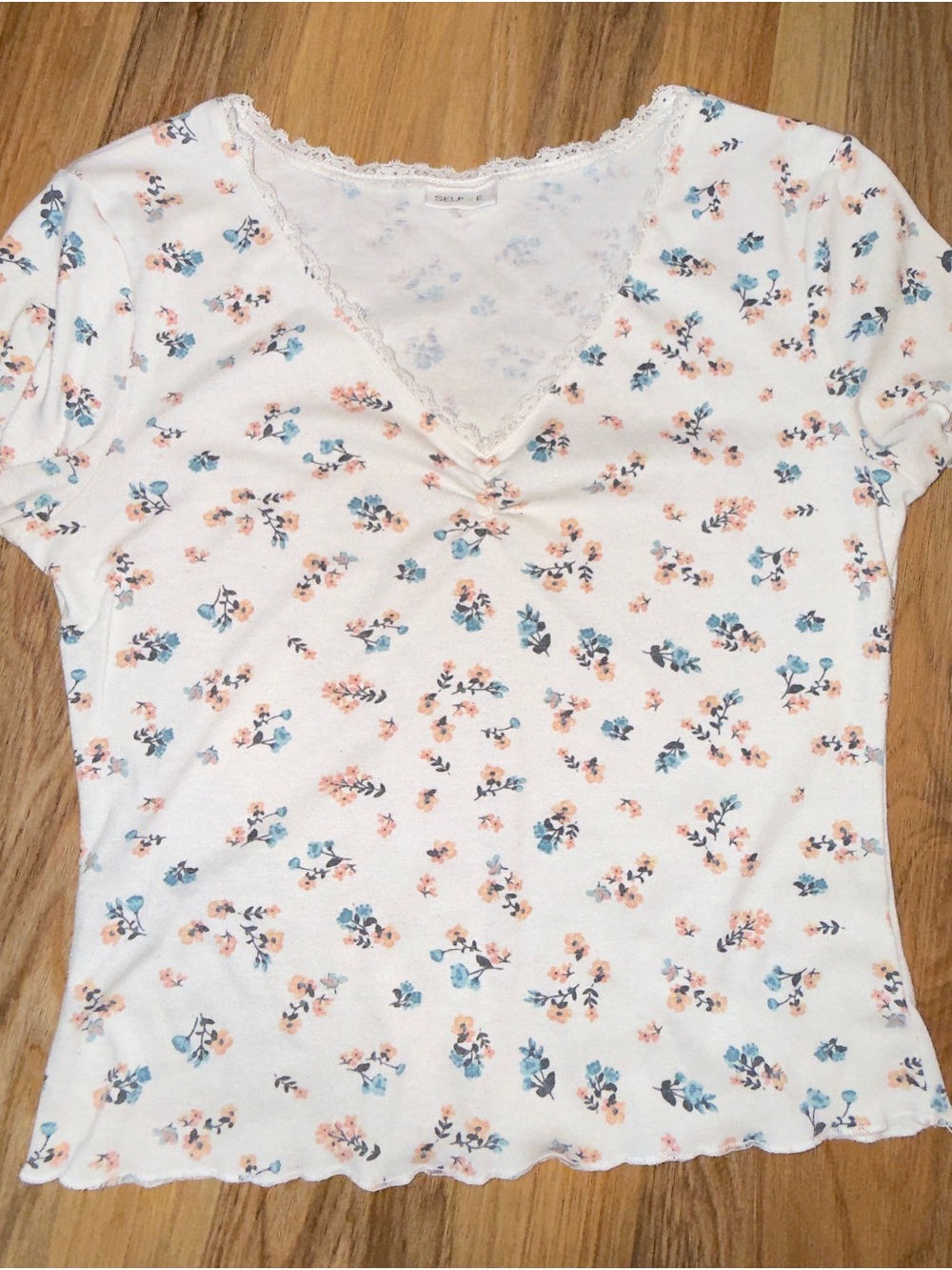 Lace-Trim White Floral V-Neck Tee - Women